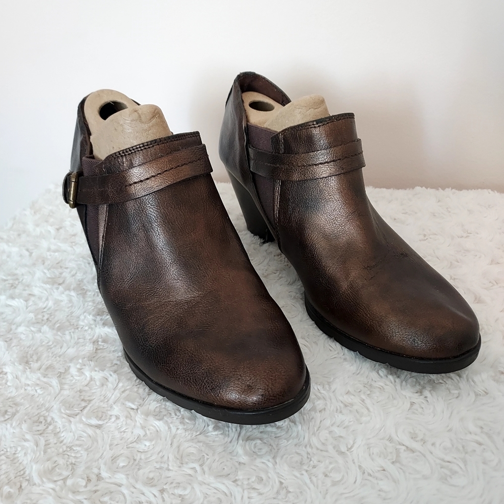 Canyon River Blues Chic bronze ankle booties chunky heels size 9.5 Metallic